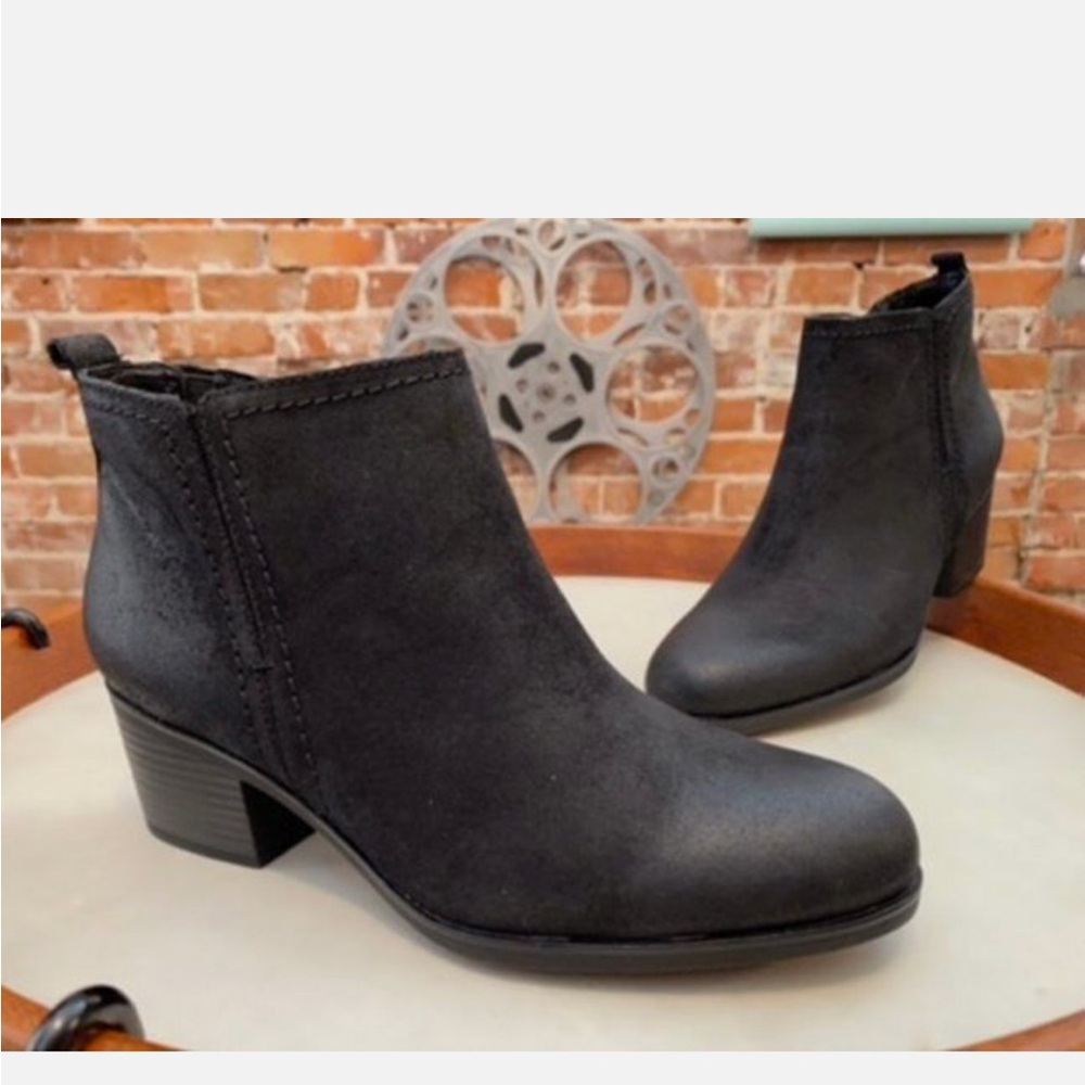 Women's Black Ankle Boots - Picture 1 of 5